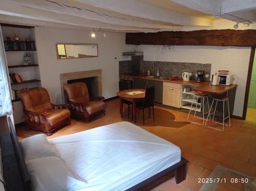 Montmorillon Villa | l'atelier du relieur