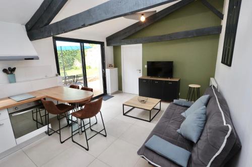 Pontivy Apartment | L'atelier et sa terrasse