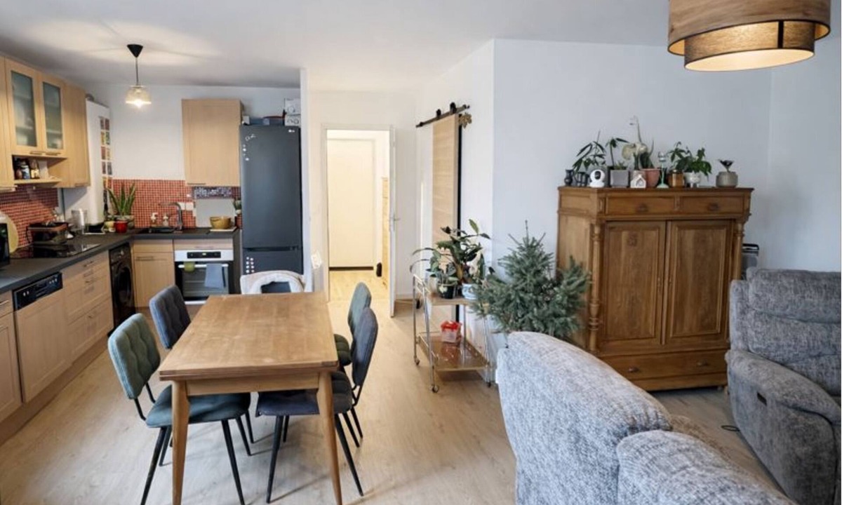 Hotel-de-Ville Apartment | L'Atelier Van Gogh | 72 m² luminous