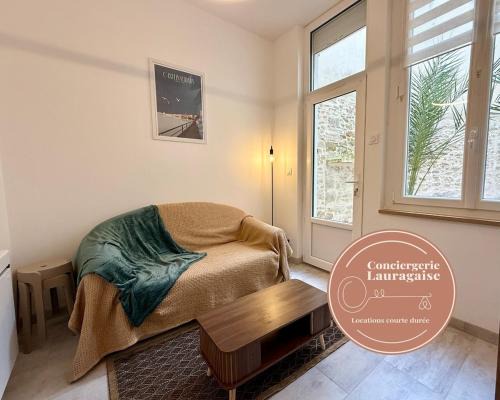 Castelnaudary Apartment | L'Atrium - Cour intérieure & box vélo, rdc