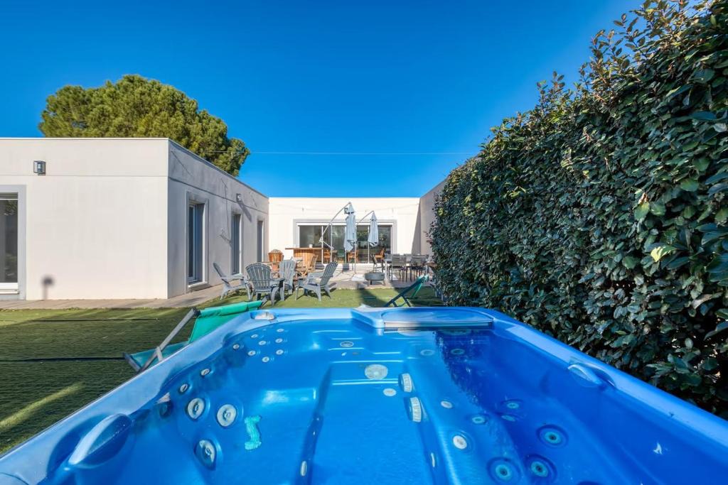 Alignan-du-Vent Villa | "L'Atrium"-Villa de standing -Piscine-Spa-Salle de jeux