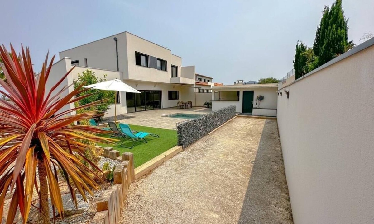 Villelongue-dels-Monts House | L'Attrape Rêves - Four Bedroom House, Sleeps 10
