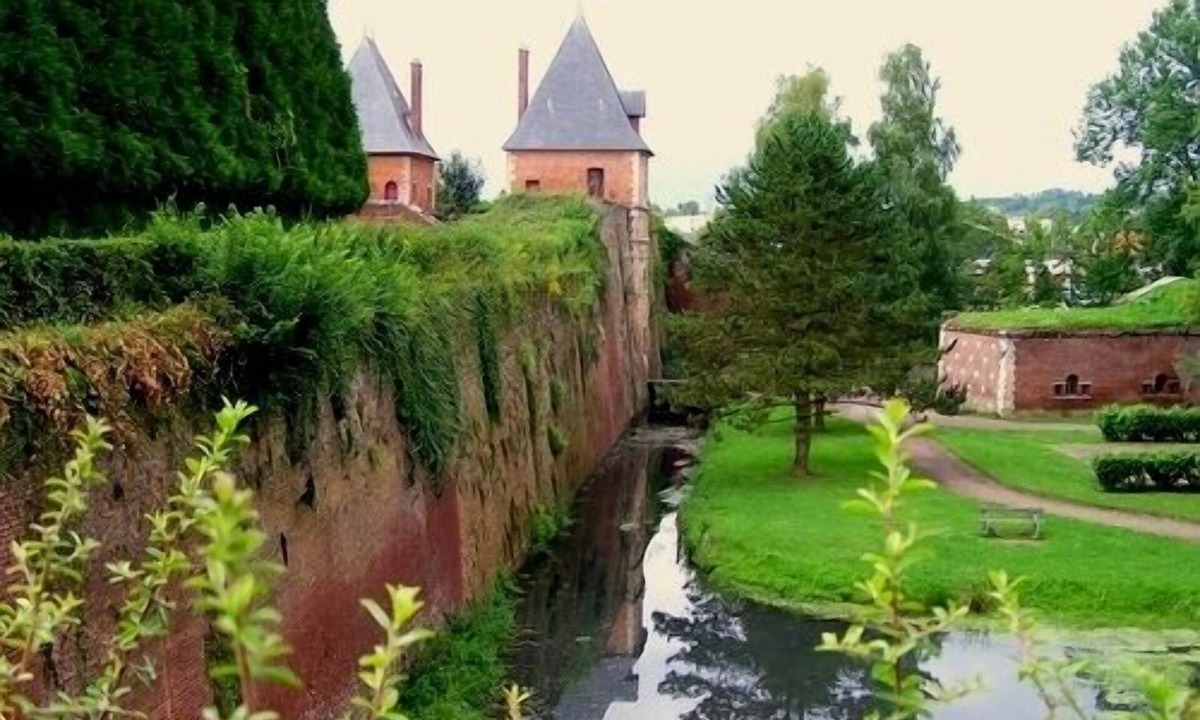 Peronne House | L'Auberge des Remparts
