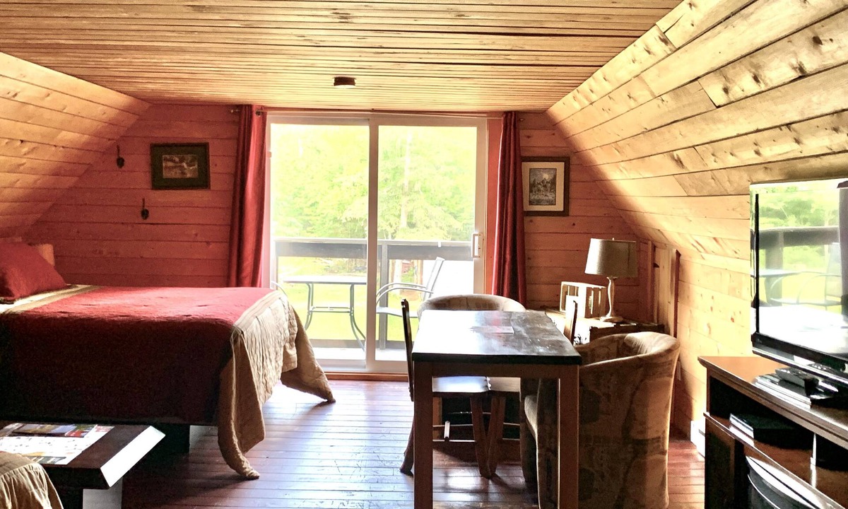 Saint-Mathieu-du-Parc Hotel | L'Auberge Refuge du Trappeur Inn
