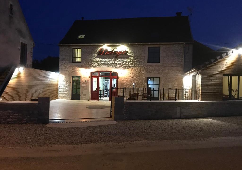 Corcelles-les-Arts Hotel | L'Aubergiste