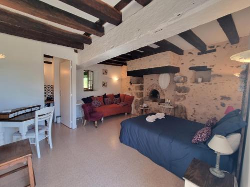 La Suze-sur-Sarthe Bed & Breakfast | L 'Aupinouse Chambre double Pivoine avec salle d'eau privative