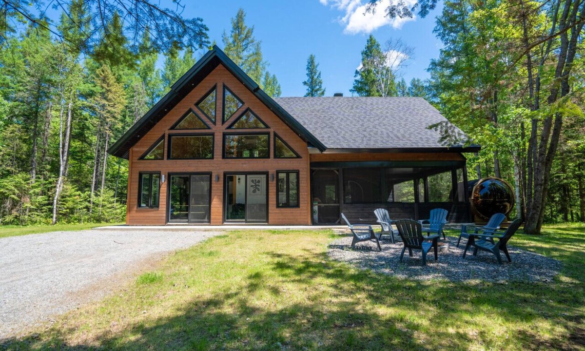 Sainte-Emelie Ski Chalet | L`Aventurière | River & Kayaks | Hot Tub | Sauna