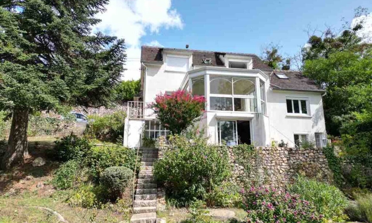 Nonancourt House | L'Avre de Paix, at the water's edge