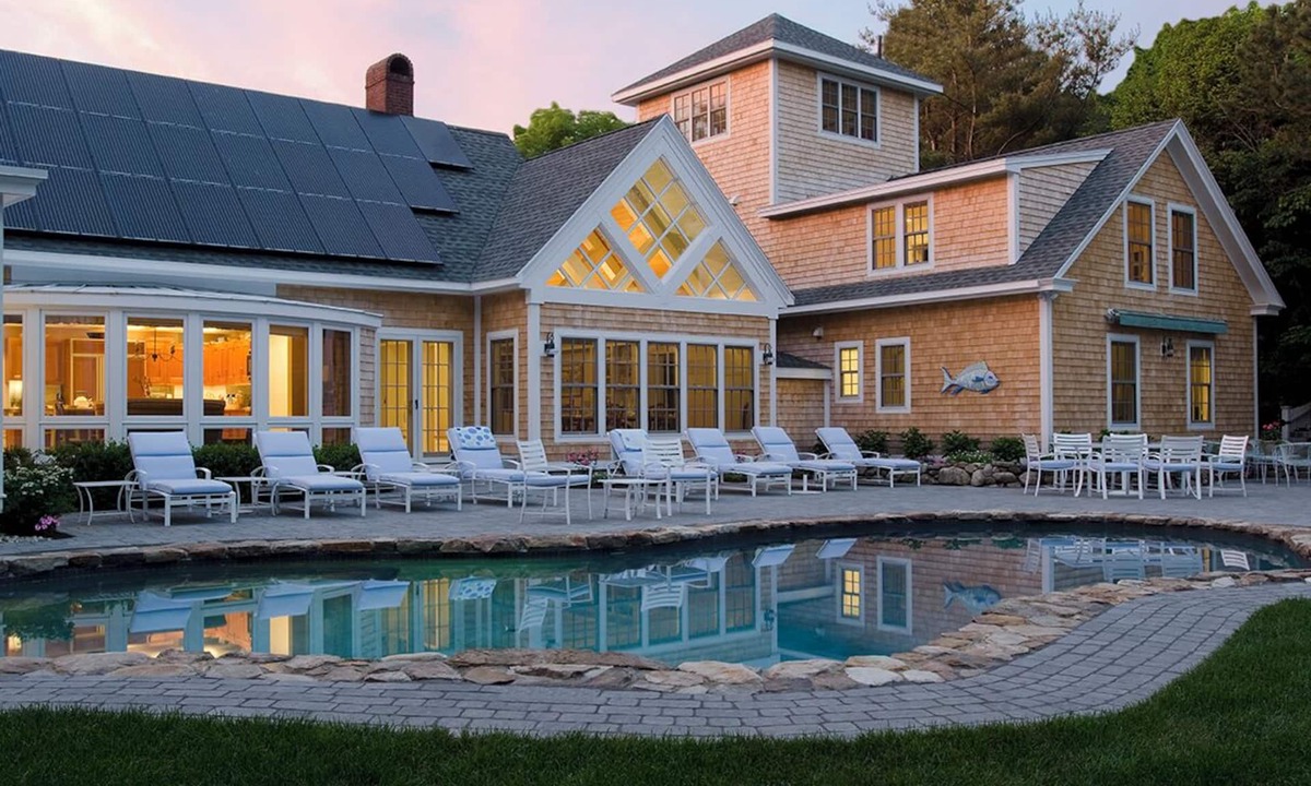 Biddeford Pool House | L. B. Orcutt - Biddeford Pool with a Pool