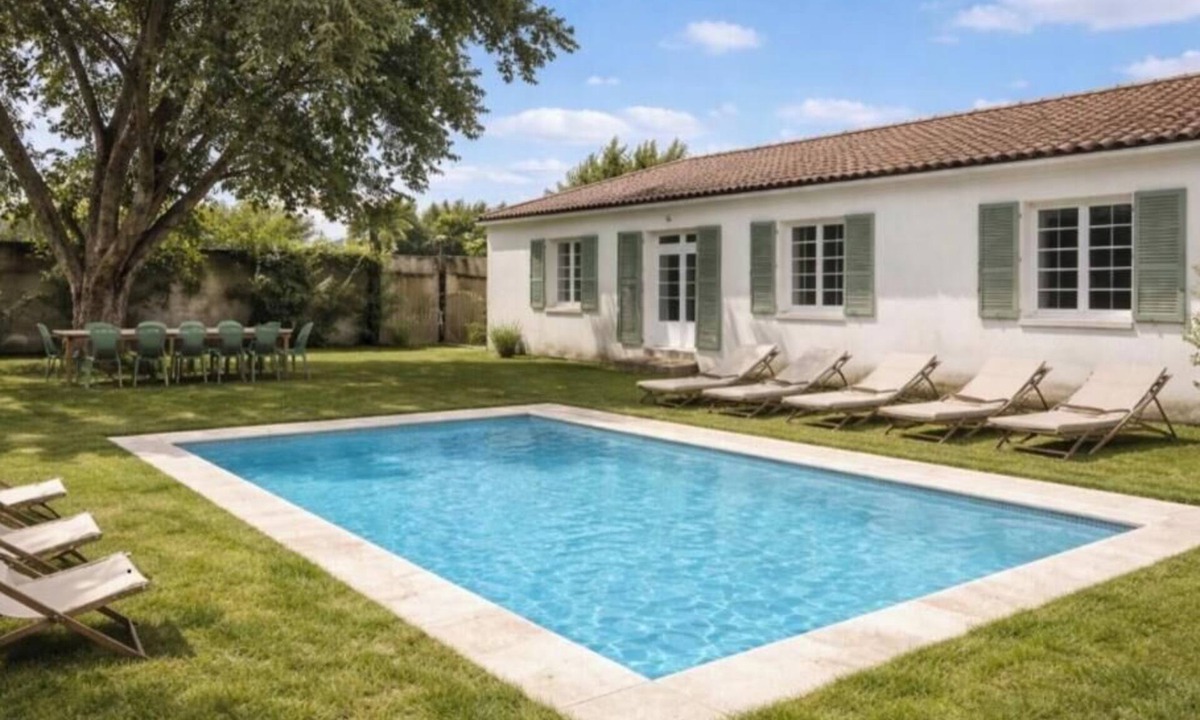 Brem Sur Mer House | L'Échapée Brem - Pretty typical house with heated pool - 1km from the ocean