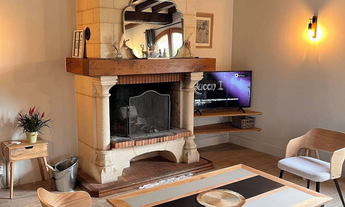 Langrune-sur-Mer House | L'Eclipse Sur Nacre