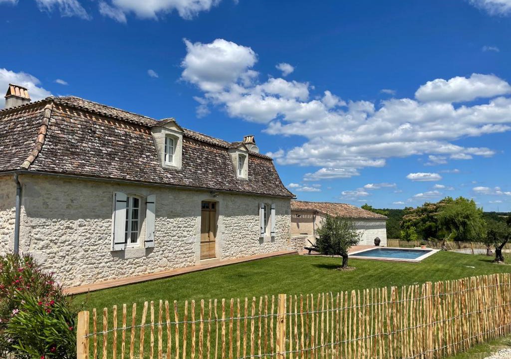 Saint-Meard-de-Gurcon House | L Ecrin de Bricabeau Longère en pierres avec piscine privative