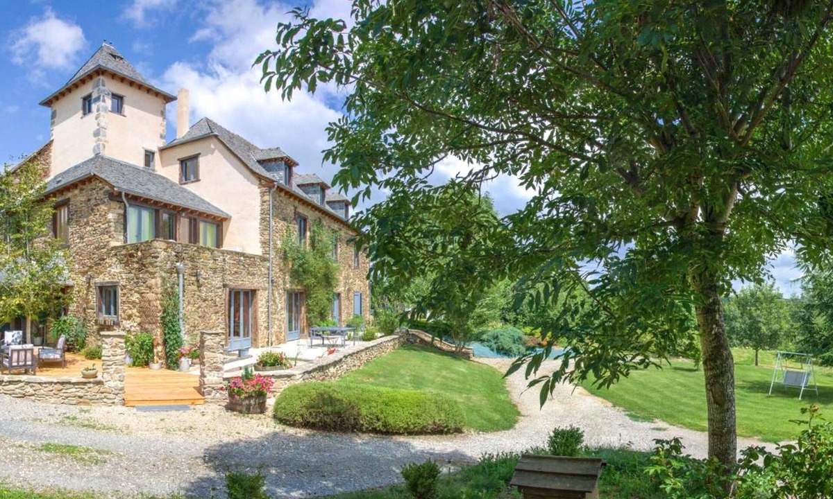 Tauriac-de-Naucelle Bed & Breakfast | L'ecrin du Segala - La roulotte