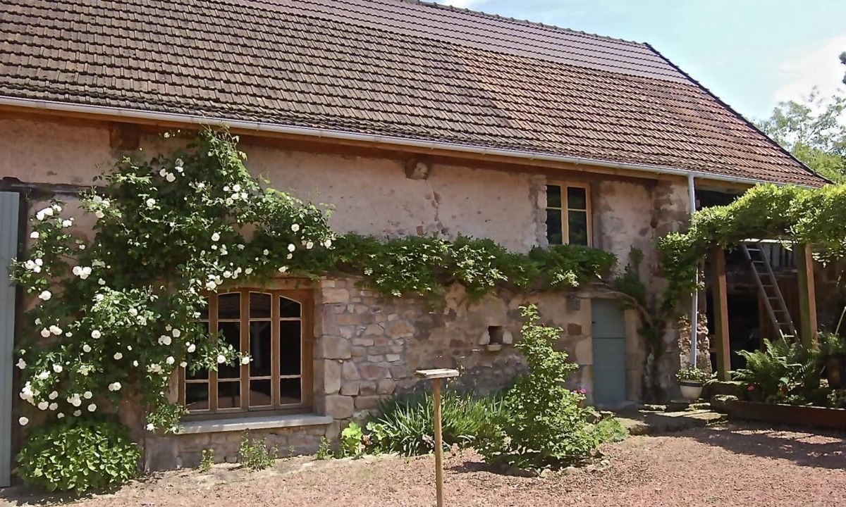 Montmelard House | L' Ecurie - MONTMELARD