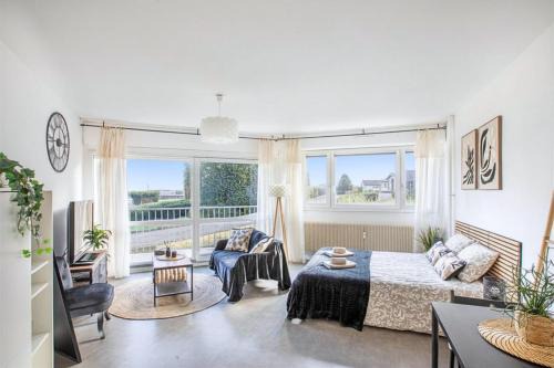 Ep 21 - Saint-Paul Apartment | L'Eden Appart, Studio avec cuisine séparée, Idéal Professionnels, Fibre Haut débit, Garage, 2 Balcons, Très Calme et Confortable, Arrivée Autonome, Rez de Chaussée