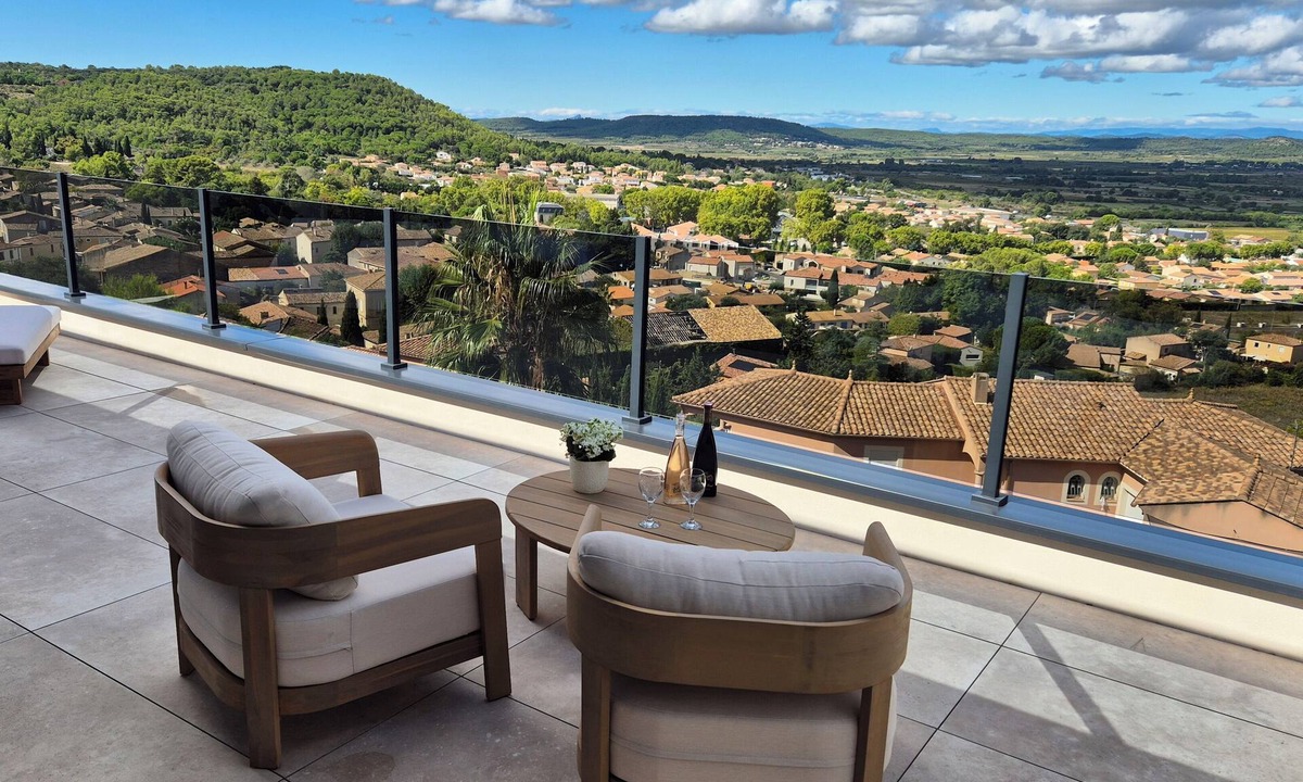 Langlade Apartment | L'Eden Bleu in Langlade, upscale romantic suite with private SPA.