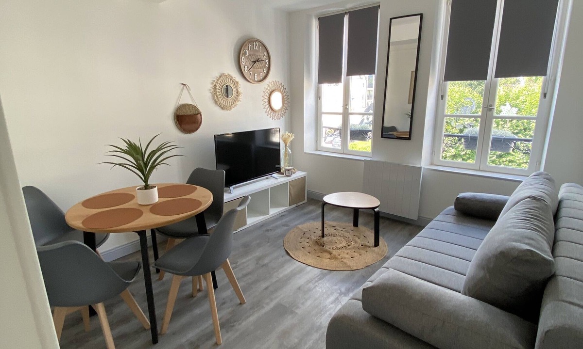 Saint-Quentin Apartment | L'Emile Zola : Duplex Apartment Hyper Centre