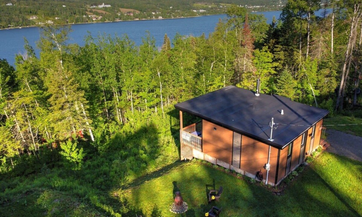 Pohenegamook Ski Chalet | L’Enchanteur | Private Spa & Pet Friendly