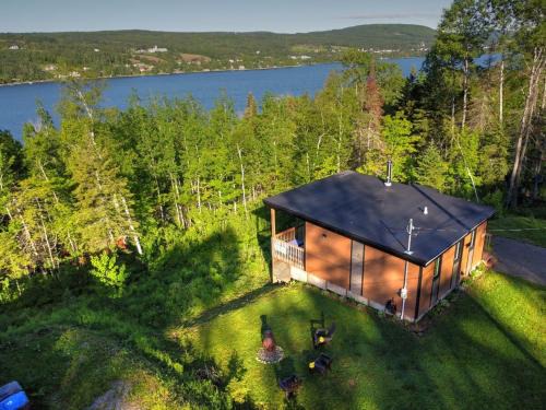 Pohenegamook Ski Chalet | L'Enchanteur - Private Spa & Pet Friendly