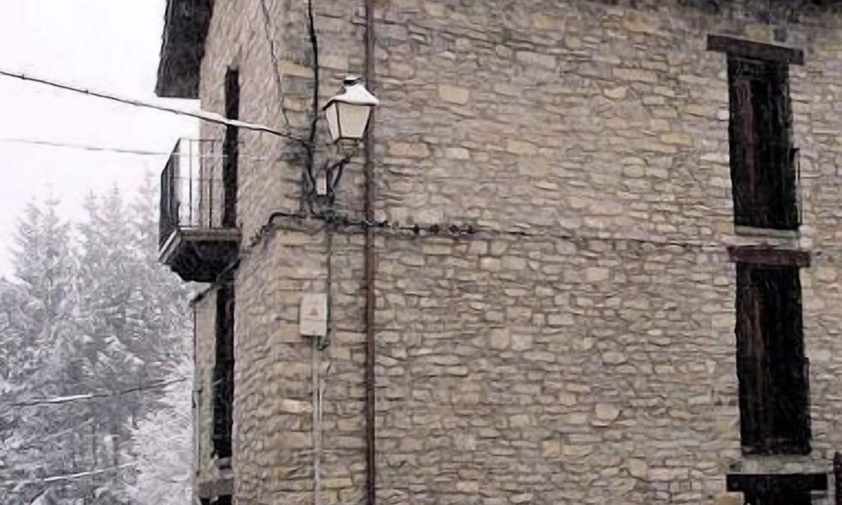 Castiello de Jaca Cottage | L'Englata house for 12 people