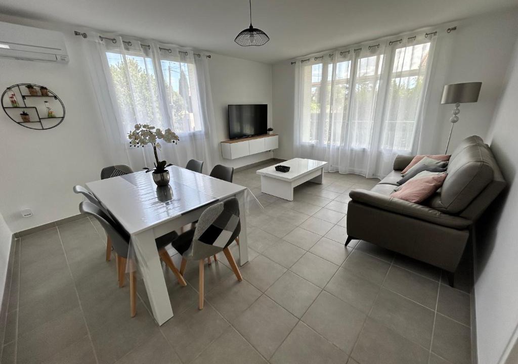 Beaumont-les-Valence Apartment | L'Entre Deux Rêves