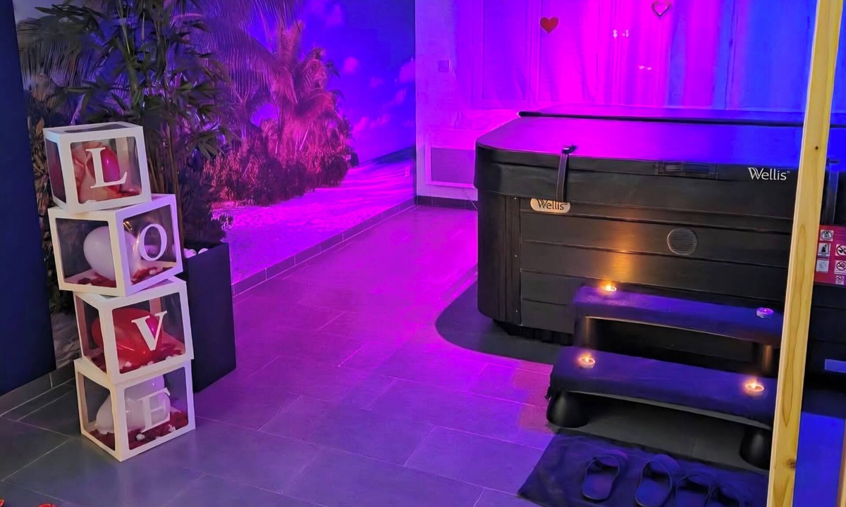 Calais City Center Apartment | L'escale du Desir Love Room spa Privatif