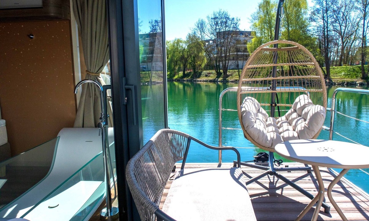La Ferte-sous-Jouarre Hotel | L'Escale Royale La Ferté-sous-Jouarre