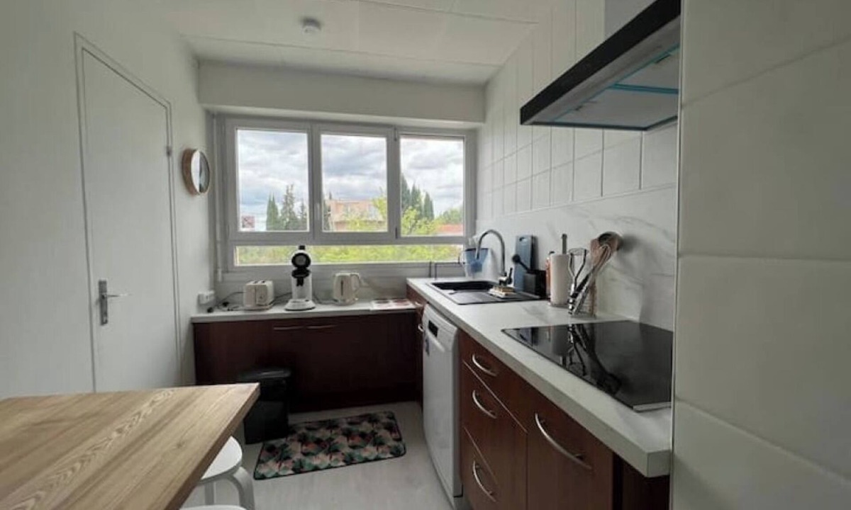 Alco Apartment | L'Escapade: Apartment with air-conditioning and balcony