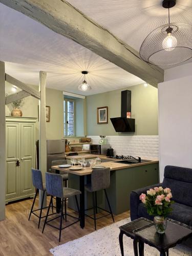 Joigny House | L'Escapade Maillotine
