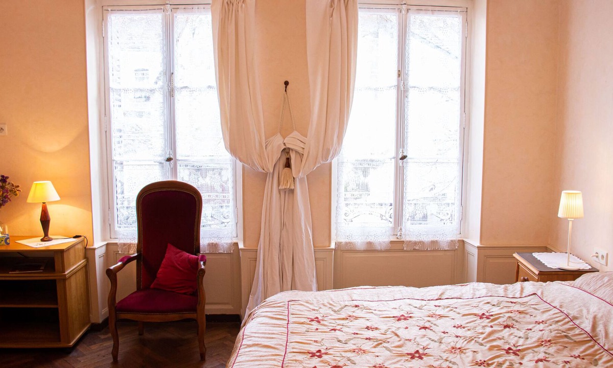 Accolay House | L'Escapade Place Voltaire