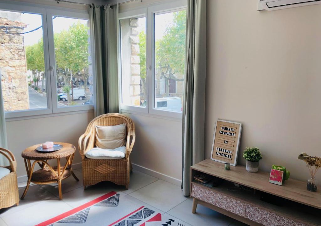 Puisserguier Apartment | L'esplanade, appartement en centre-ville au calme