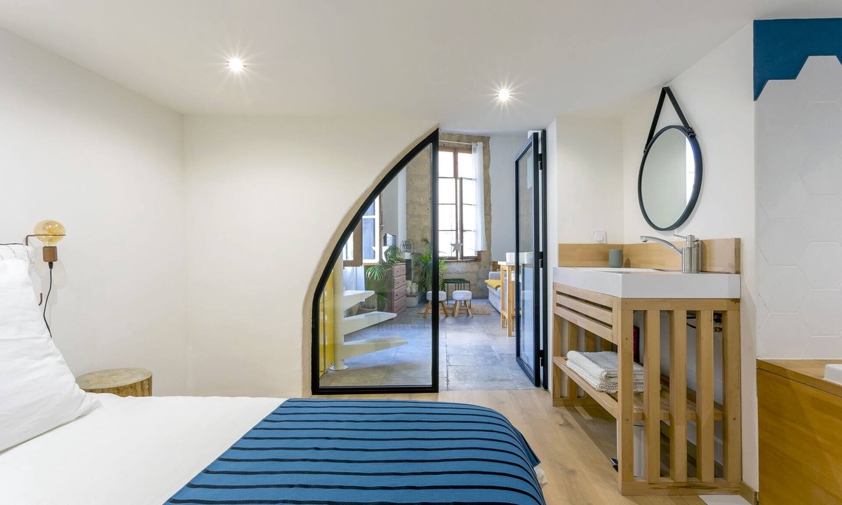 Ecusson Apartment | L'Esprit Montpel "Face à l'Eglise St Roch" (Montpellier Spirit)