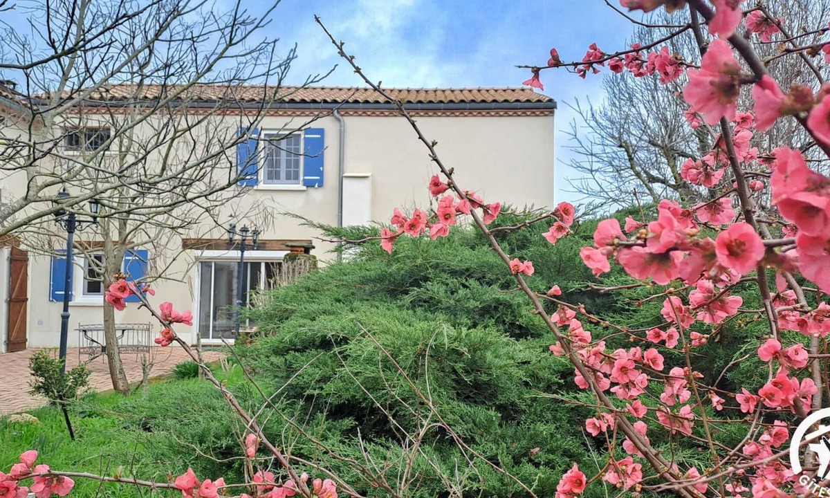 Castres House | L'esquiròu - castres - Gîte