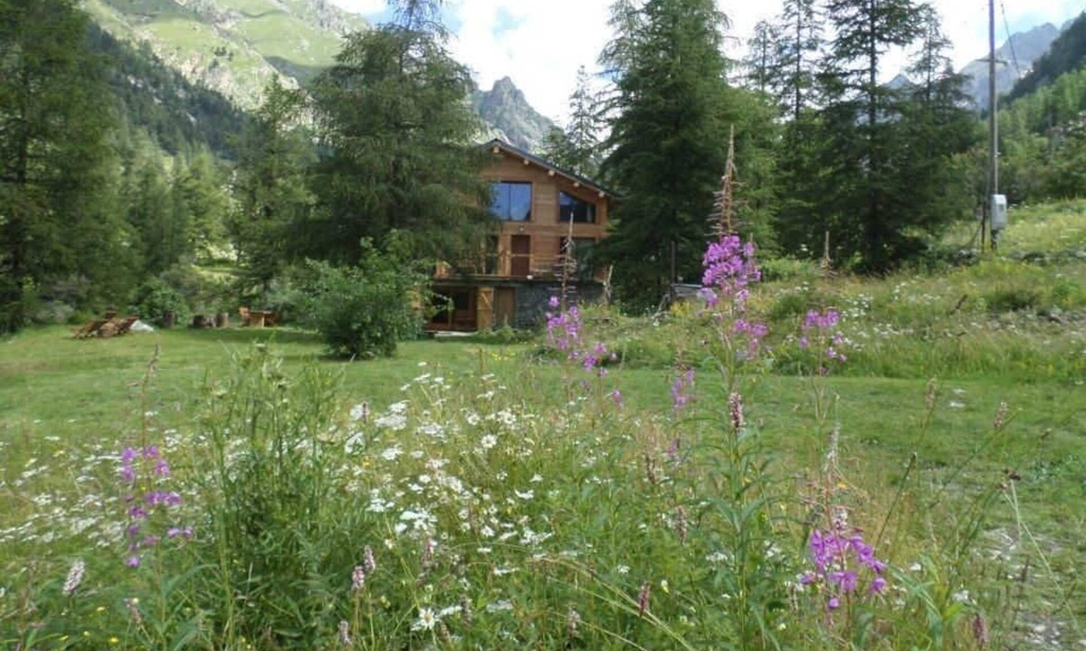 Belvedere House | L'Esquirol - BELVEDERE