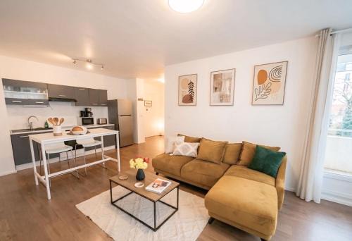 Le Mee-sur-Seine Apartment | L'Essentiel - Balcon & gare à 2 min