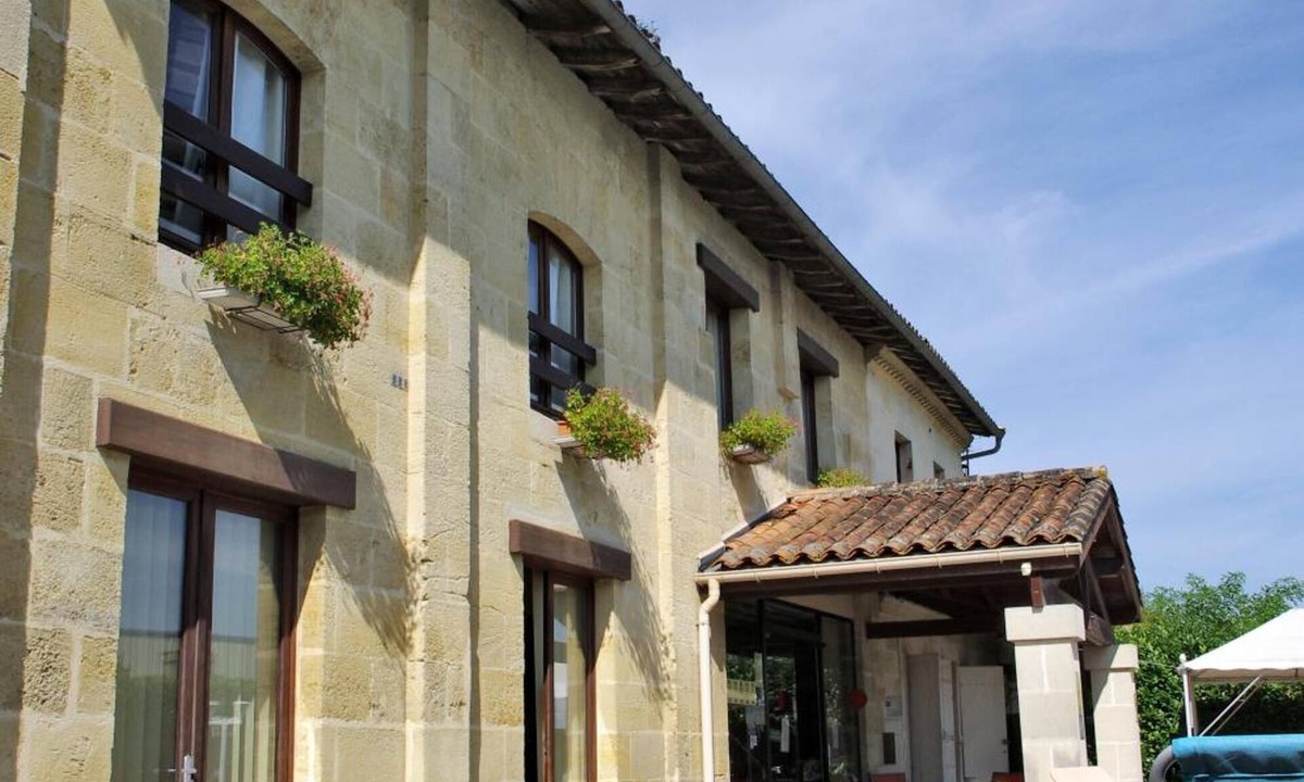 Vayres House | L'Etape