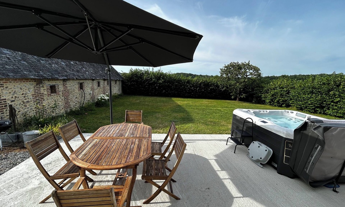 Livarot-Pays-d'Auge House | L'Etape Normande ~ country house with Jacuzzi