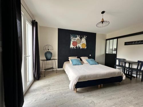Saint-Georges-les-Baillargeaux Bed & Breakfast | L Ecrin d Anabelle