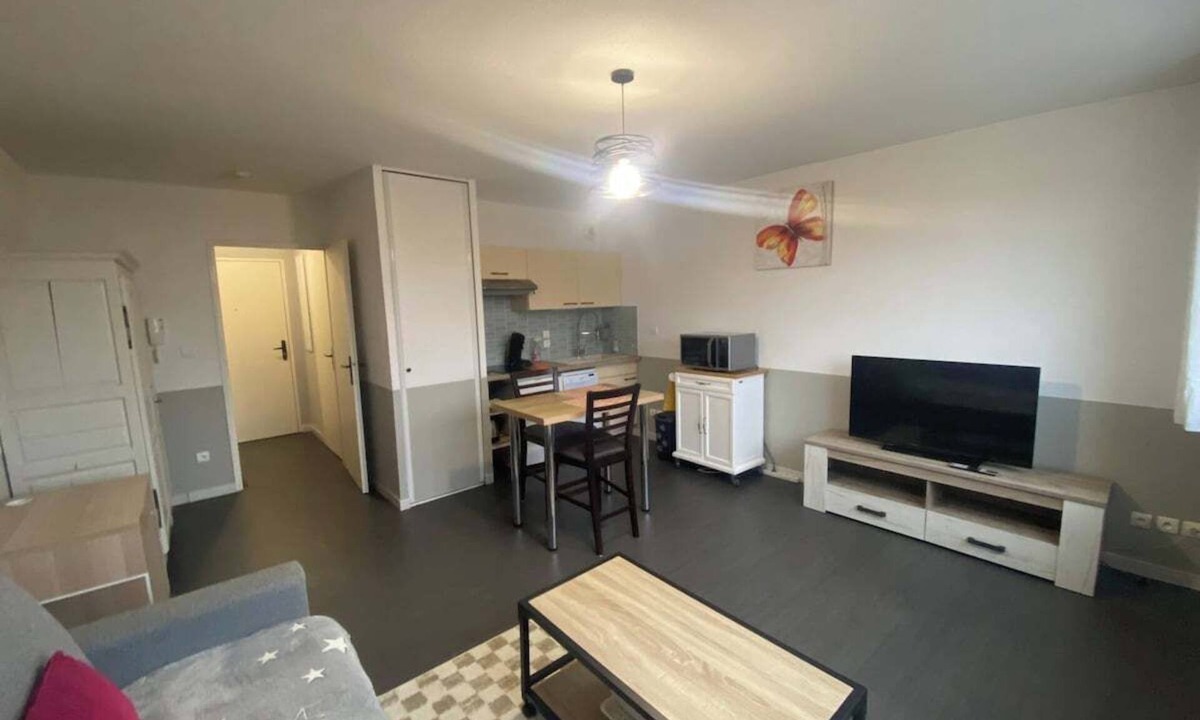 Arras Apartment | L'Héloïse, studio à Arras en résidence sécurisée