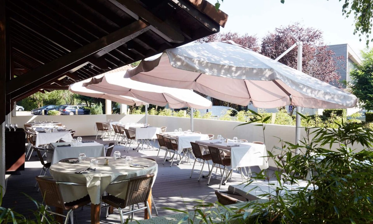 Claix Hotel | L'Hôtel des Trois Massifs