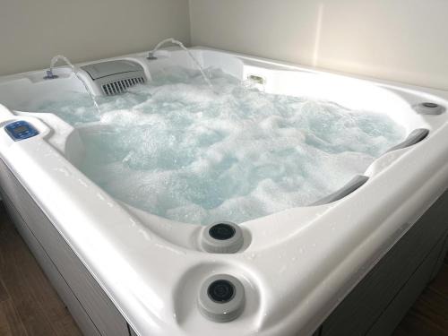 Fontaine-Notre-Dame Apartment | L'Hakuna II - Suite et Spa