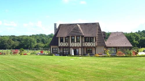 Saint-Pierre-Azif Bed & Breakfast | L'Herbe aux Vaches