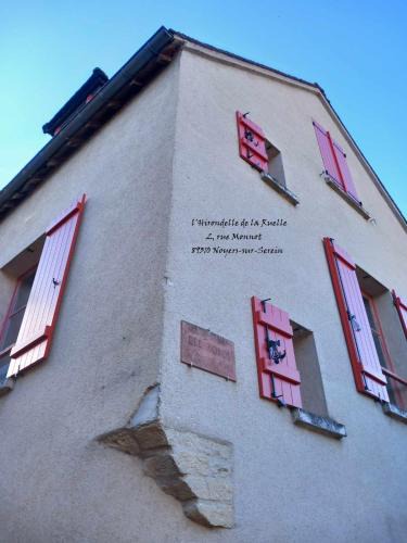 Noyers-sur-Serein House | l'Hirondelle de la Ruelle