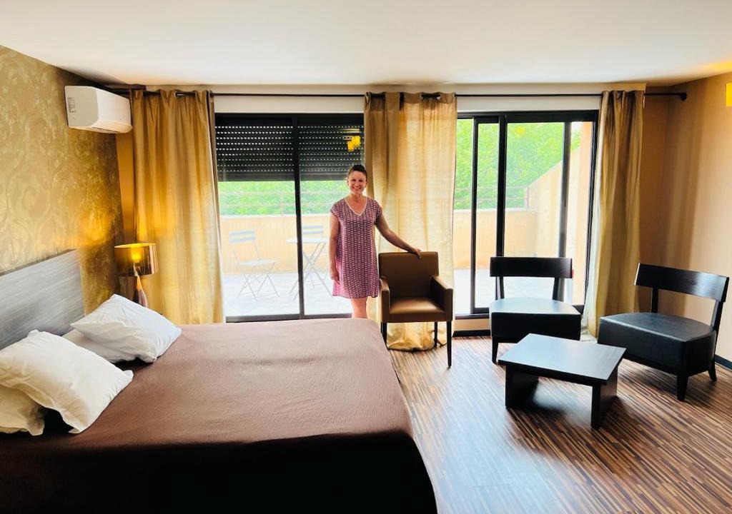 Bagnols-sur-Ceze Hotel | L'HOTEL DE LA BOURSE à BAGNOLS-SUR-CEZE