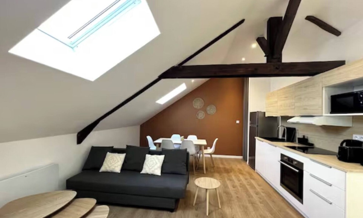 Montlucon Apartment | L ' Ibiza