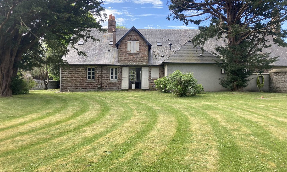 Varengeville-sur-Mer Apartment | L'If, ground floor flat in a beautiful house, close to the beach