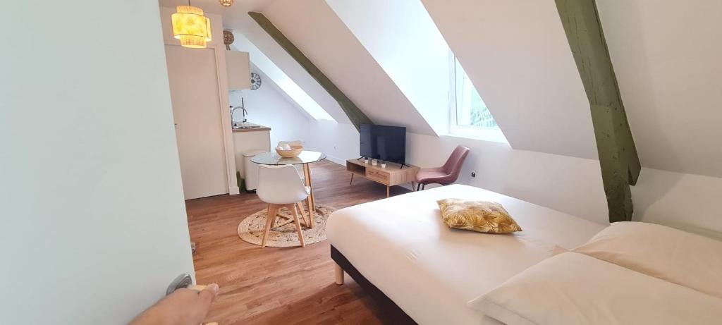 Pontivy Apartment | L'Imperial 9 Studio confort - dernier étage - centre ville