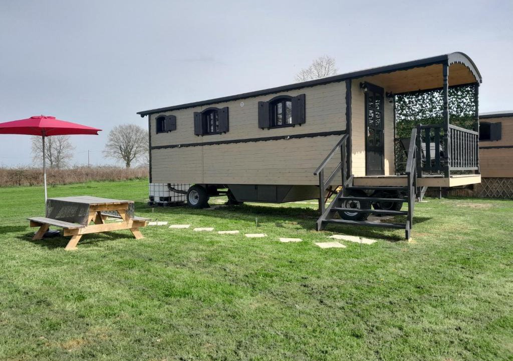 Thiel-sur-Acolin Ski Chalet | L'Insolite de Nathcy