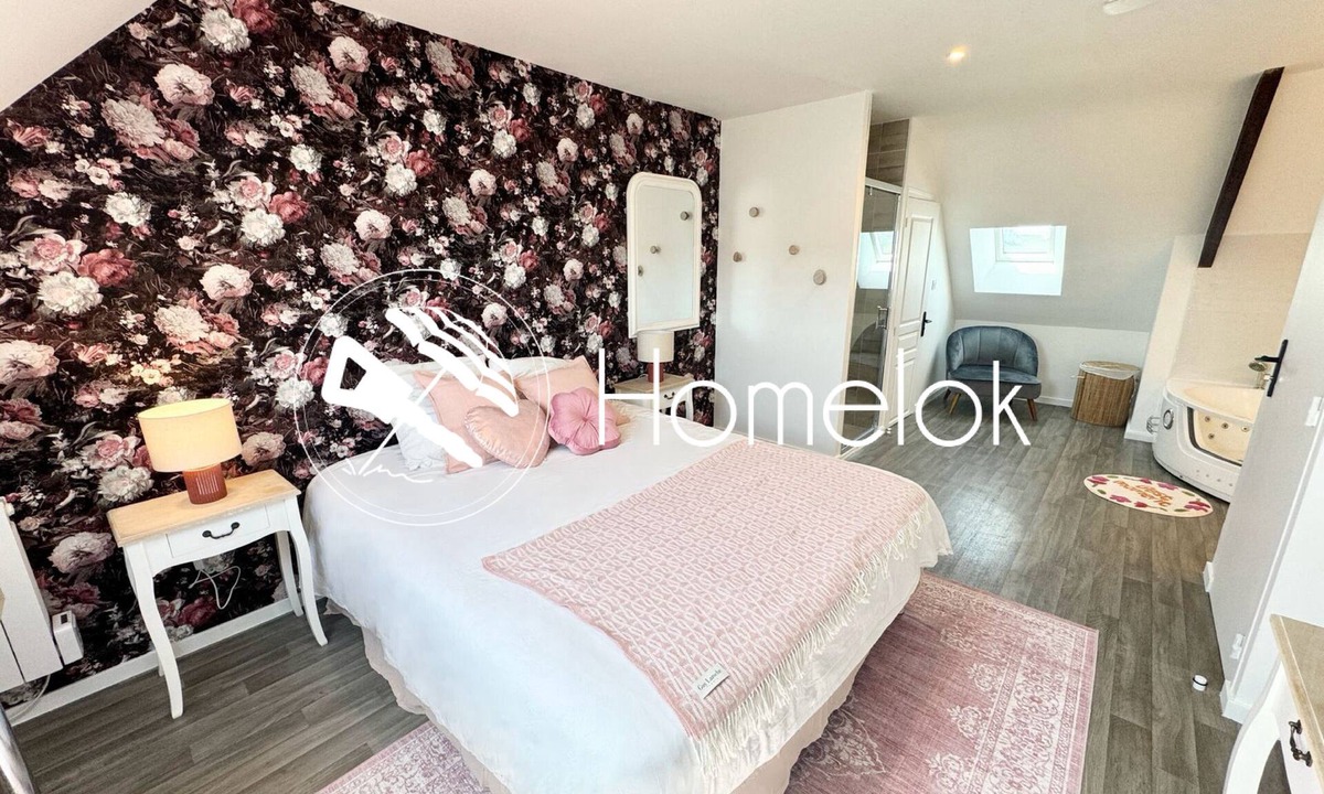 Queven Apartment | L’instant rose - Cocon fleuri avec jacuzzi