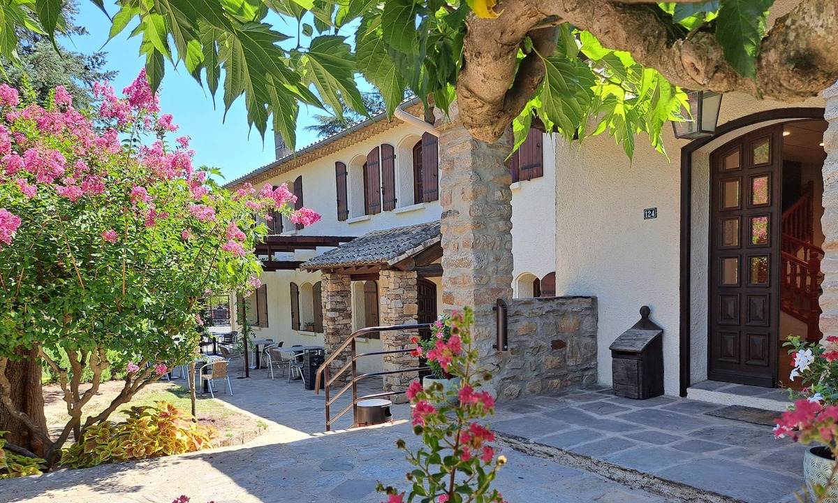 Mons Villa | L'interlude - Gîte de groupe 23 pers